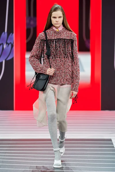 Look 16